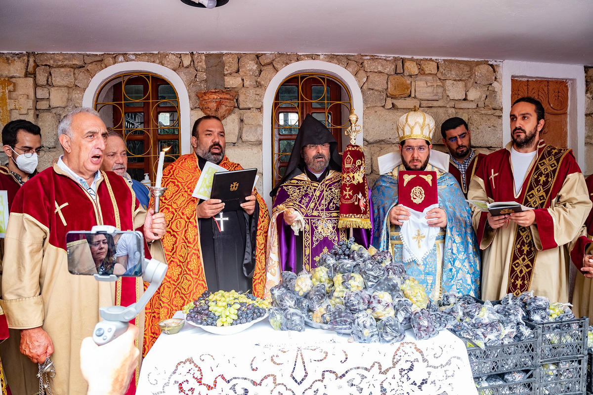 Ս. Աստուածածնի տաղաւարի ամենափայլուն տօնախմբութիւնը Վաքըֆգիւղի Մէջ